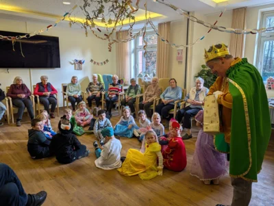 Foto des Albums: Besuch in Tagespflege zu Karneval