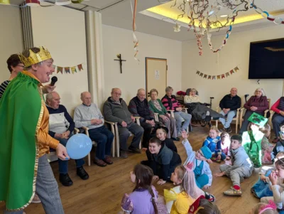 Foto des Albums: Besuch in Tagespflege zu Karneval