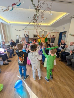 Foto des Albums: Besuch in Tagespflege zu Karneval