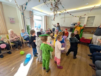 Foto des Albums: Besuch in Tagespflege zu Karneval