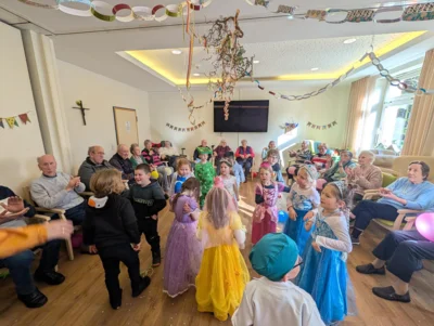 Foto des Albums: Besuch in Tagespflege zu Karneval