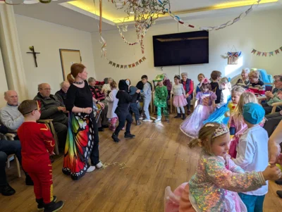 Foto des Albums: Besuch in Tagespflege zu Karneval