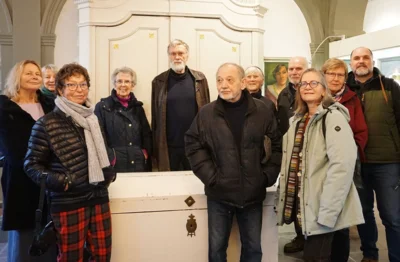 Die Besuchergruppe aus Bornh&ouml;ved und Umgebung im Kreismuseum Pl&ouml;n 