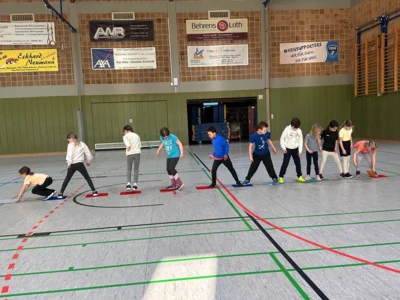 Foto des Albums: Sportunterricht unter dem Motto Kooperation