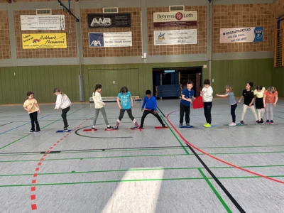 Fotoalbum Sportunterricht unter dem Motto Kooperation