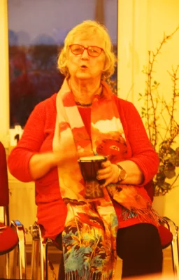 Singen mit Trommelbegleitung 