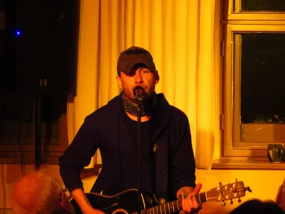 Foto des Albums: KIMKOI aus Thüringen begeisterte mit ihrem Indie-Rock das Publikum im vollen Gemeindehaus