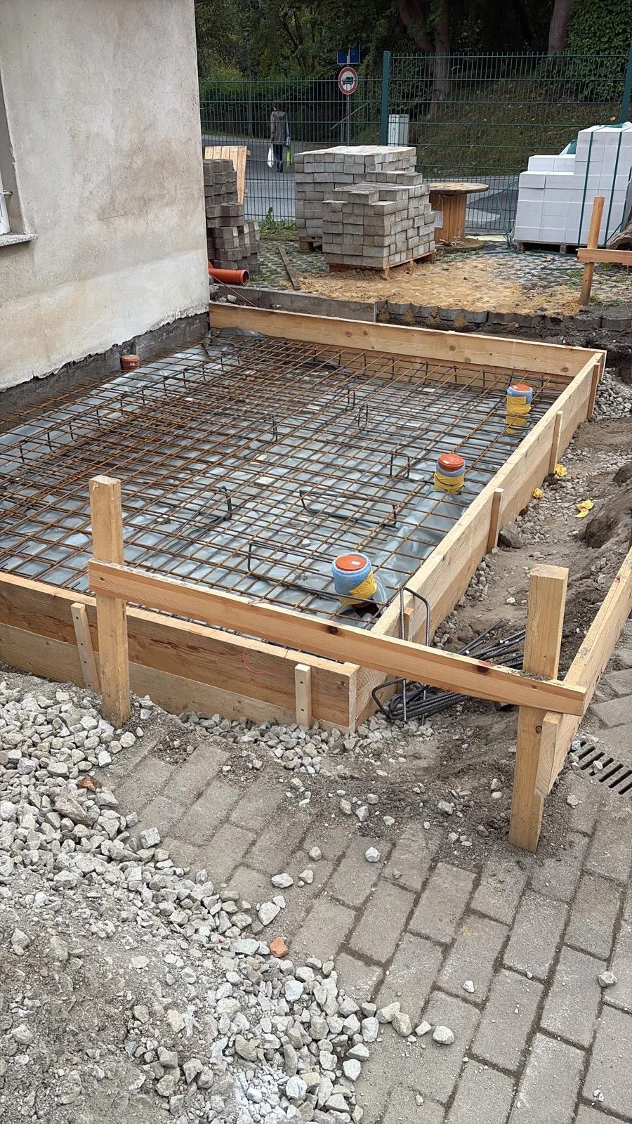 Bild: Schalungsbau mit Bewehrung