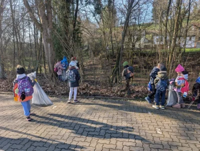 Foto des Albums: Schülerinnen und Schüler engagieren sich bei Picobello