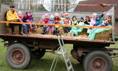 Die Kinder beim Dortfputz am 16 04 2016 