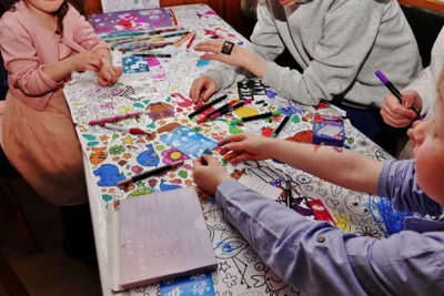 Blick zum Kinder-Aktionstisch 