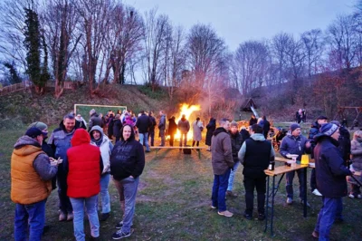Viele Kl&ouml;nschnackrunden auf dem Bolzplatz 