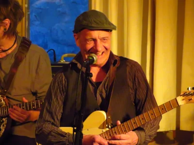 Foto des Albums: WETTERMANN - Axel Rapp & Band feiert Lyrik in Noten und Grooves, bis am Ende das Publikum tanzt