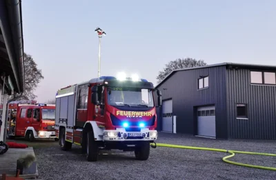 Lichtmasten leuchten aus 