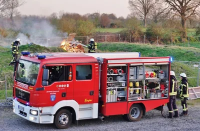 Kal&uuml;bber Wehr bei der Brandbek&auml;mpfung 