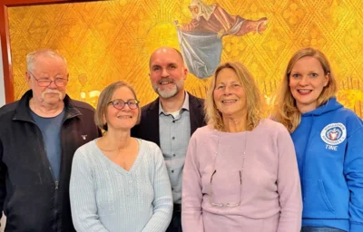 Christine Wulf (re ) vom B&uuml;rgerverein Bornh&ouml;ved mit dem Vorstand 