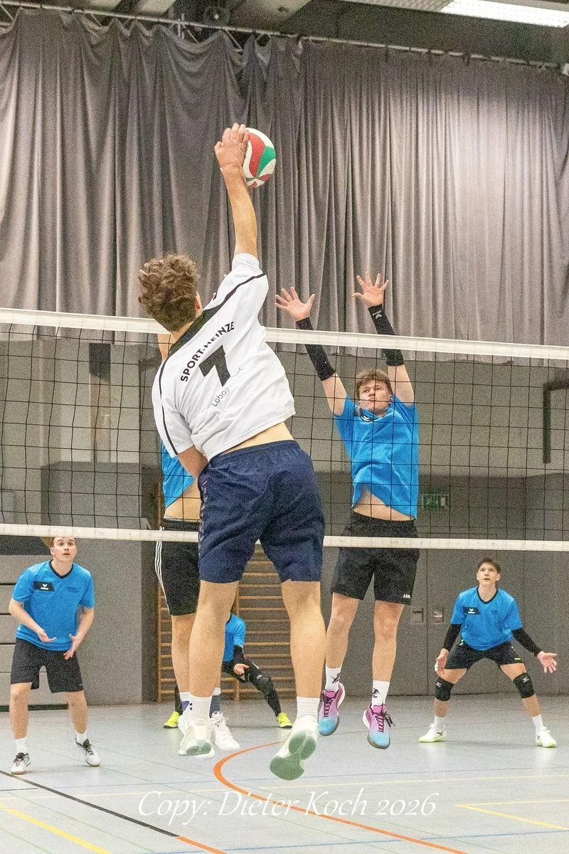 Bild: Schüler des BSZ pariert Ball am Netz