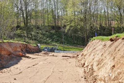Da geht es zur Damsdorfer Stra&szlig;e runter 