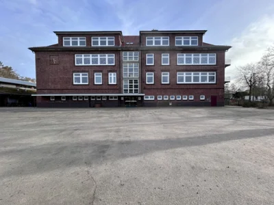 Schule 01  (Bild vergr&ouml;&szlig;ern)