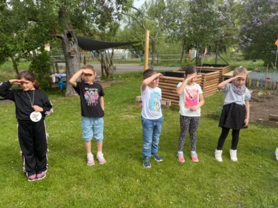 Foto des Albums: Kartoffel setzen im Schulgarten