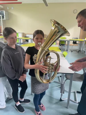 Foto des Albums: Besuch des Musikvereins Wollbach im Schulhaus Hollstadt