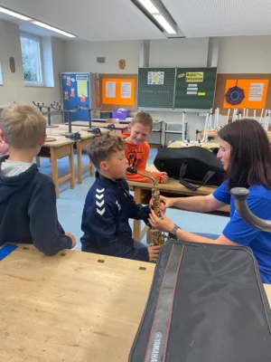 Foto des Albums: Besuch des Musikvereins Wollbach im Schulhaus Hollstadt