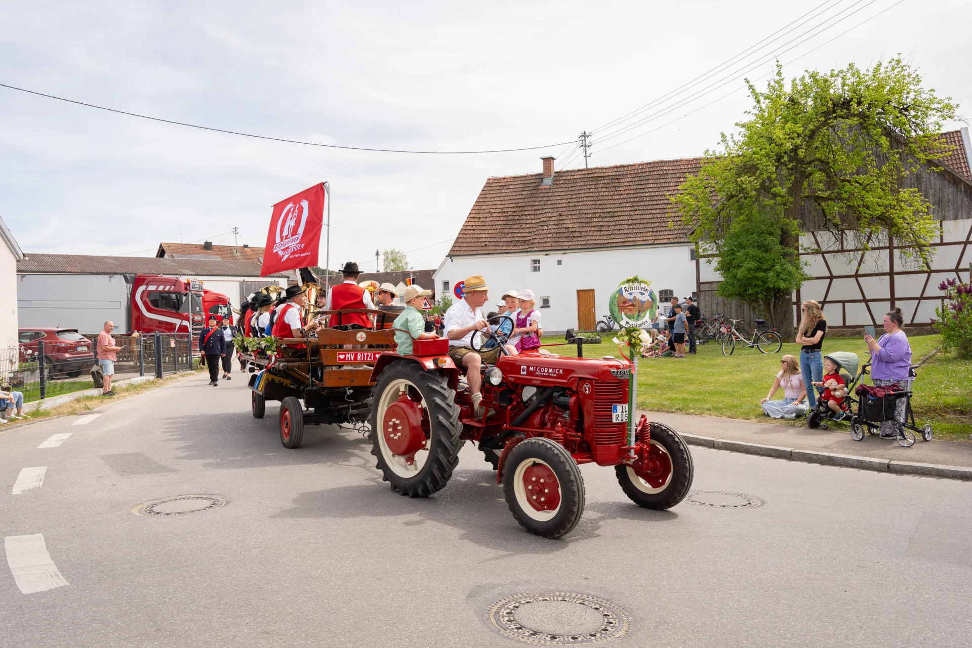 Bild: Festumzug Gannertshofen