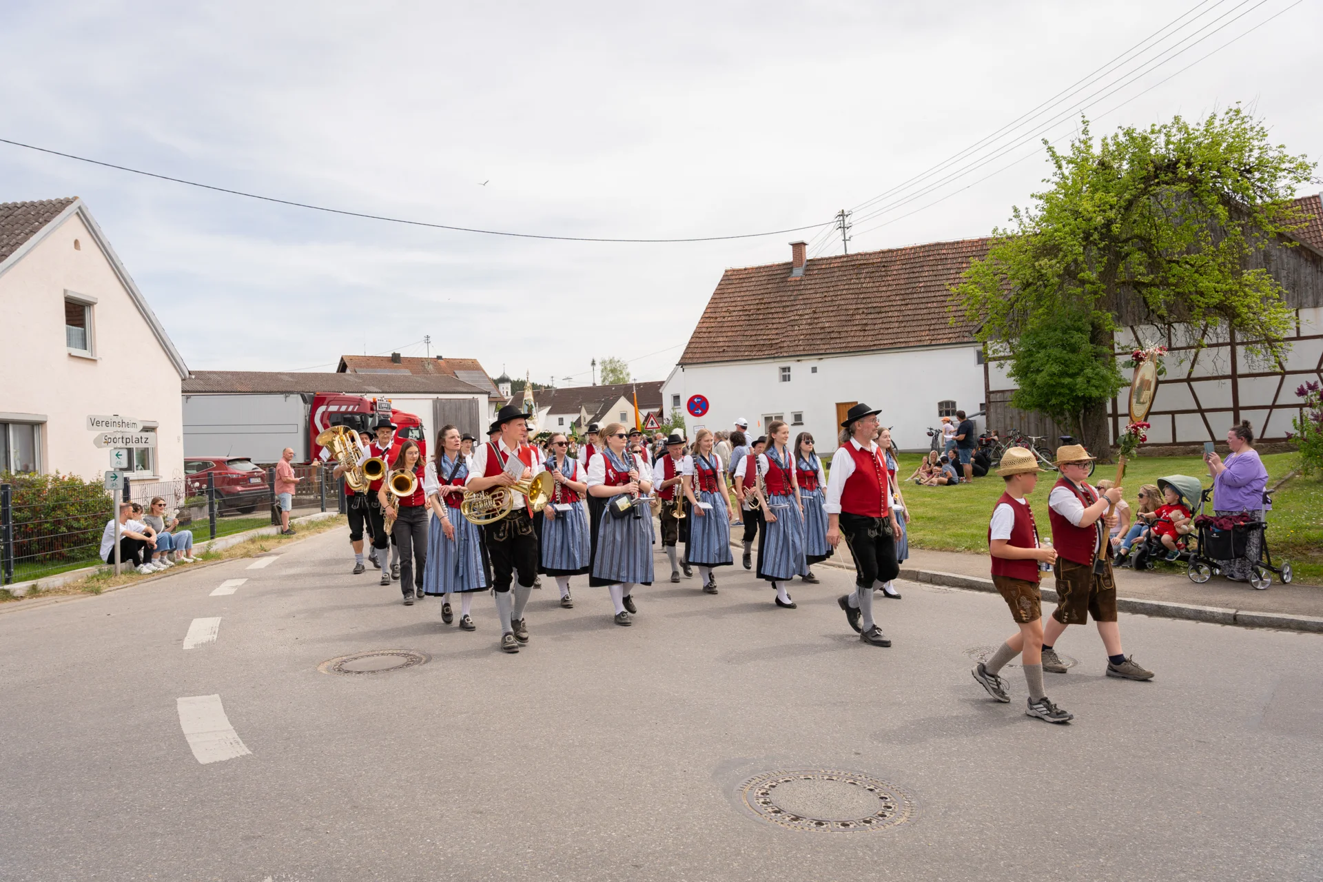Bild: Festumzug Gannertshofen