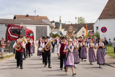 Festumzug Gannertshofen  (Bild vergr&ouml;&szlig;ern)