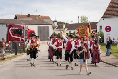 Festumzug Gannertshofen  (Bild vergr&ouml;&szlig;ern)