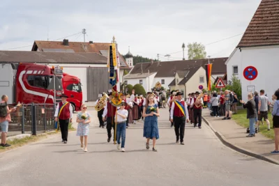 Festumzug Gannertshofen  (Bild vergr&ouml;&szlig;ern)