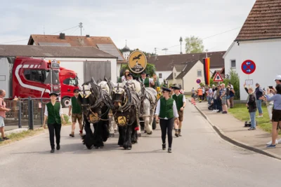 Festumzug Gannertshofen  (Bild vergr&ouml;&szlig;ern)