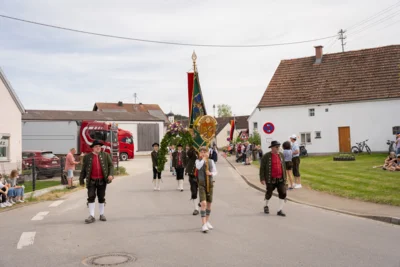 Festumzug Gannertshofen  (Bild vergr&ouml;&szlig;ern)