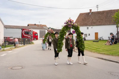 Festumzug Gannertshofen  (Bild vergr&ouml;&szlig;ern)