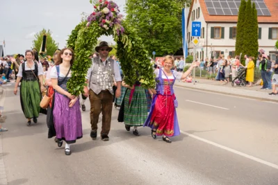 Festumzug Gannertshofen  (Bild vergr&ouml;&szlig;ern)