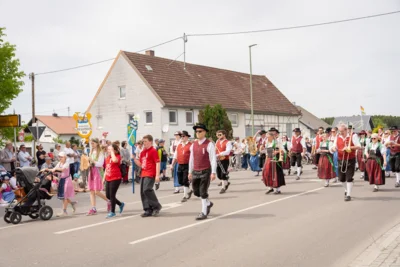 Festumzug Gannertshofen  (Bild vergr&ouml;&szlig;ern)