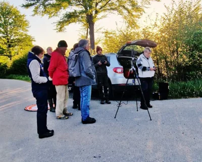 Kitzretter warten auf den Einsatz 