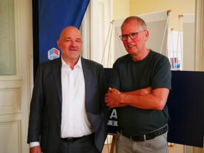 Minister Crumbach mit Ronald Otto im Gespr&auml;ch. 