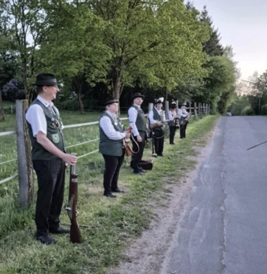 Foto des Albums: Vogelschießen 2026 Zapfenstreich