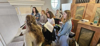 Der Chor dur_moll_singa &uuml;bernahm die musikalische Gestaltung  (Bild vergr&ouml;&szlig;ern)