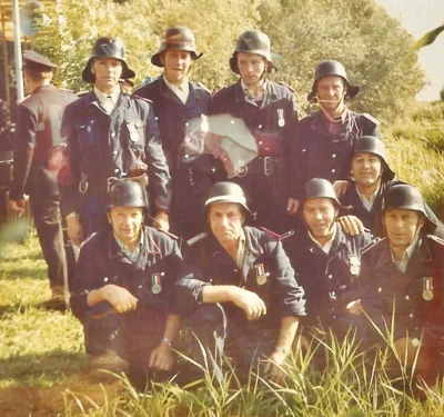 Feuerwehr-Gruppe nach dem Marsch um den Eutiner See Juni 1976 