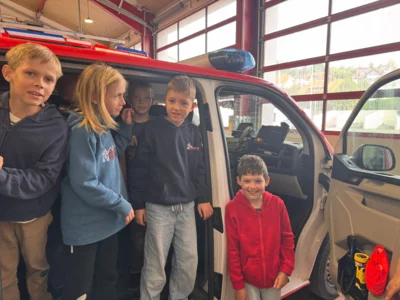 Foto des Albums: Die Klassen 3a und 3b zu Besuch bei der Freiwilligen Feuerwehr Hollstadt