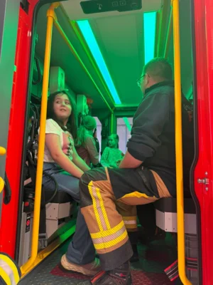Foto des Albums: Die Klassen 3a und 3b zu Besuch bei der Freiwilligen Feuerwehr Hollstadt