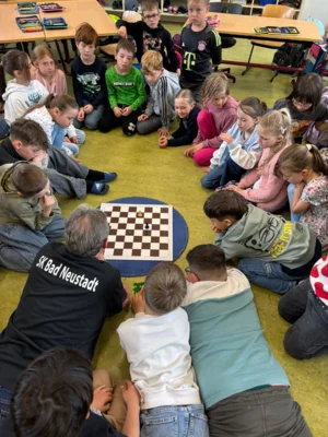 Foto des Albums: Unser Schulbegleiter Wolfgang Schmitt – Schach mit Herz und Rekorden