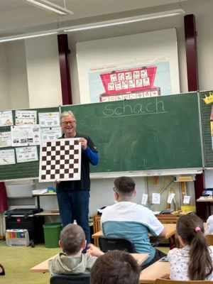 Foto des Albums: Unser Schulbegleiter Wolfgang Schmitt – Schach mit Herz und Rekorden