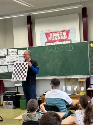 Foto des Albums: Unser Schulbegleiter Wolfgang Schmitt – Schach mit Herz und Rekorden