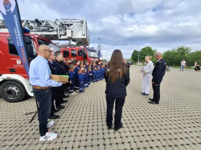 Foto des Albums: Scheckübergabe Jugendfeuerwehren Stadt Pritzwalk