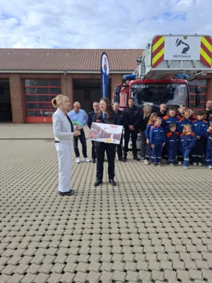 Foto des Albums: Scheckübergabe Jugendfeuerwehren Stadt Pritzwalk