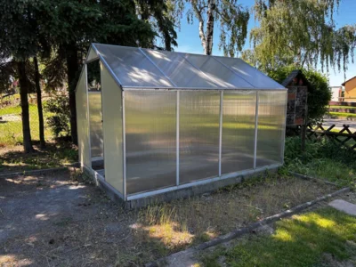 Foto des Albums: Gemeinsam angepackt: Neues Leben für unser Gewächshaus