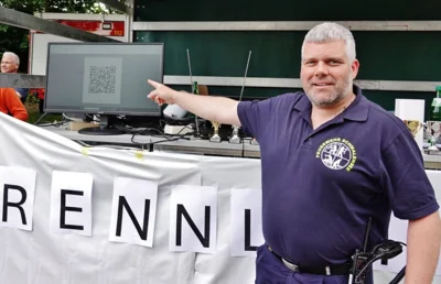 Peter van het Loo weist den Weg zum Voting 